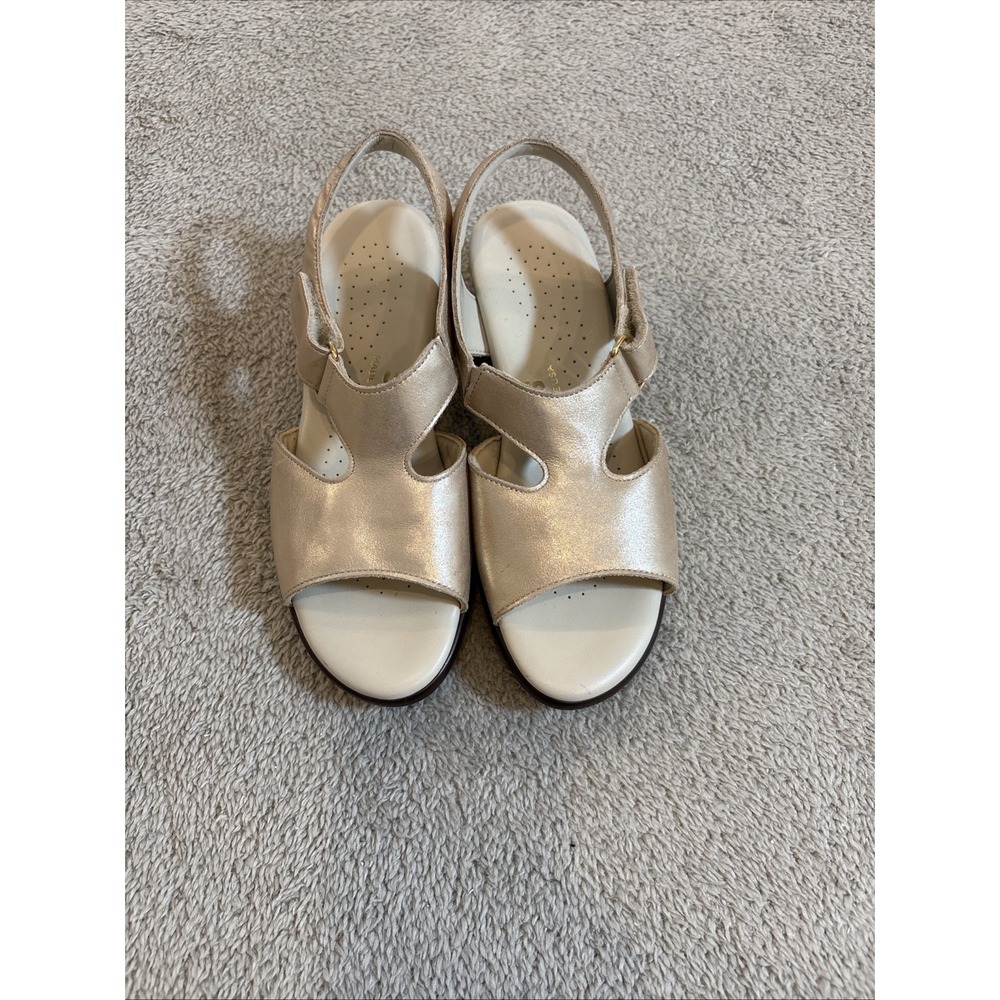 SAS Suntimer Heel Strap Sandals 6W Lusso Tripod Comfort Shimmer Tan Slingback - Picture 2 of 16